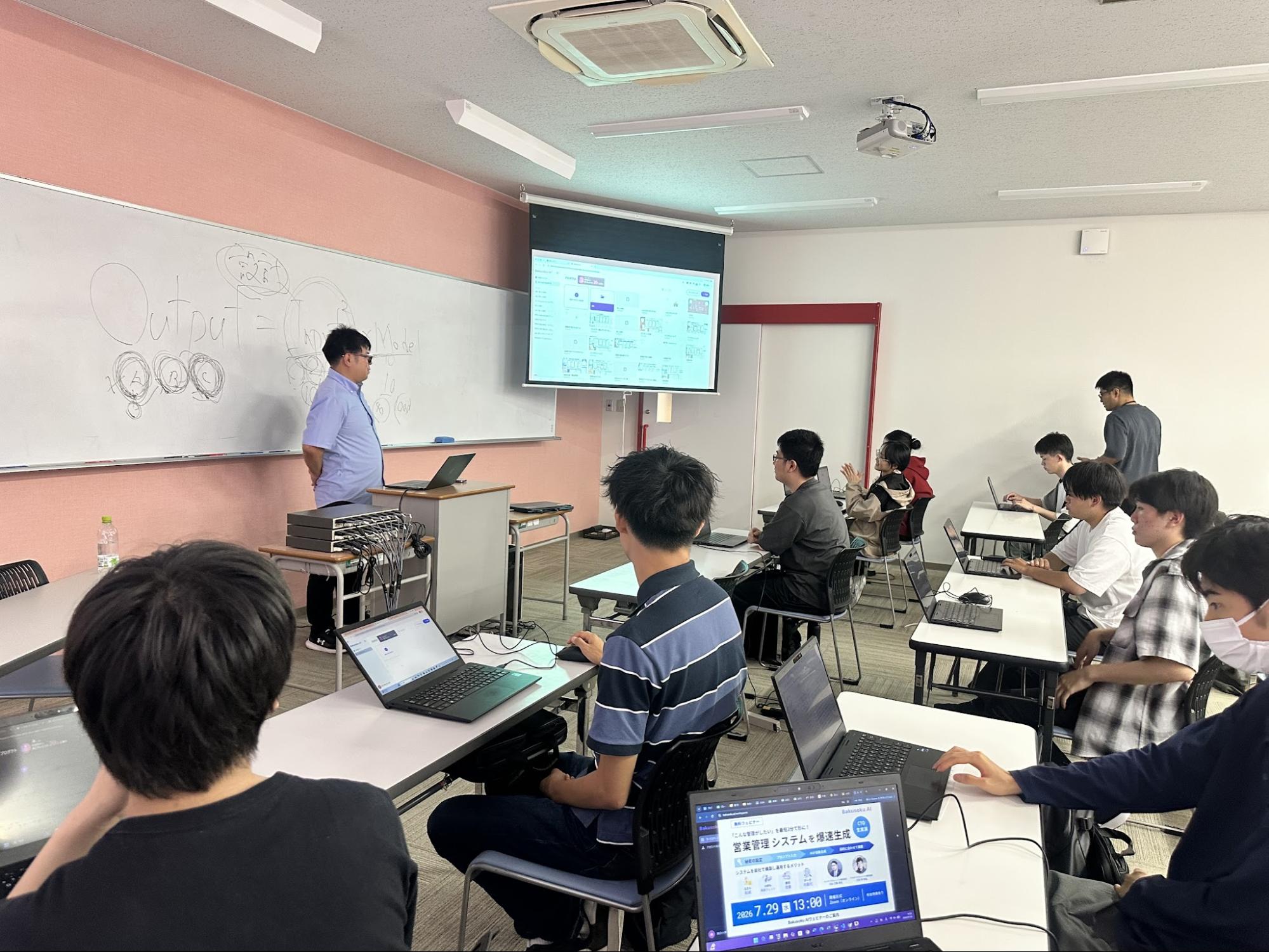 当社CTOの中 利弘が講義を行う様子